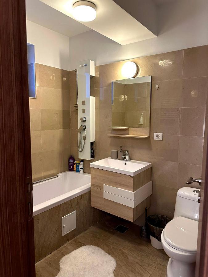 Cozy Apartment With Self Check-In Near Promenada Mall And Verdi Park Бухарест Екстер'єр фото