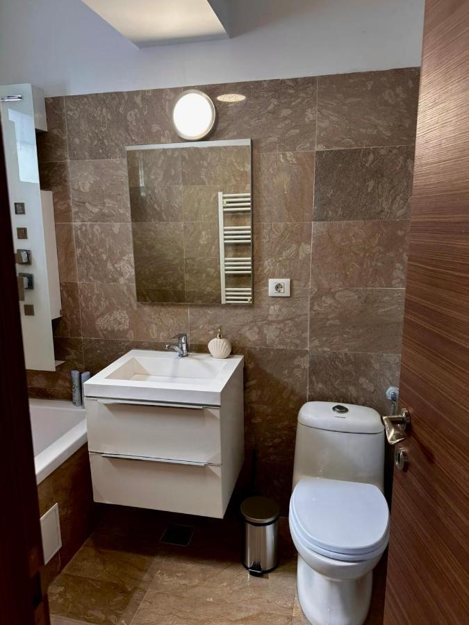 Cozy Apartment With Self Check-In Near Promenada Mall And Verdi Park Бухарест Екстер'єр фото