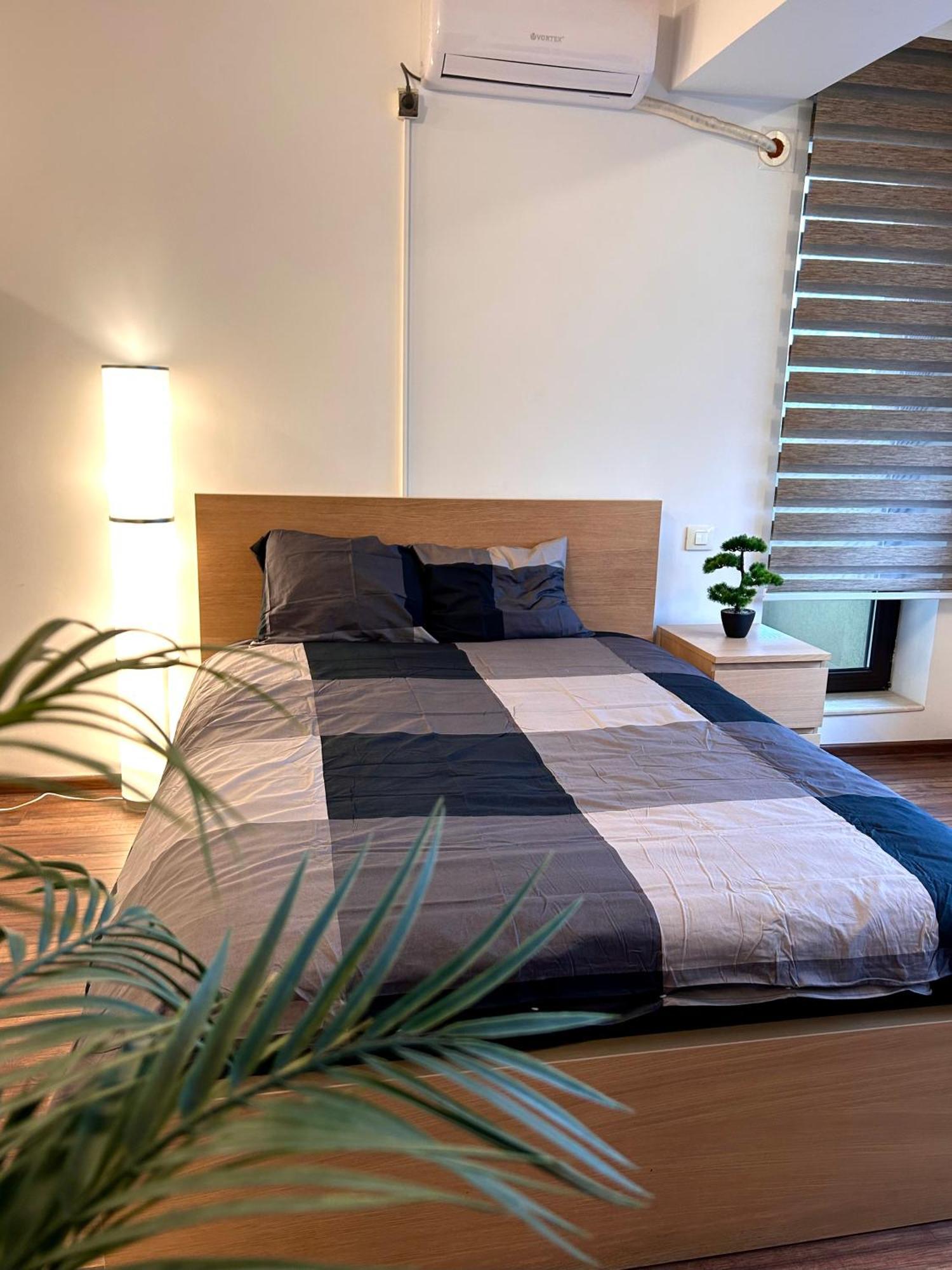 Cozy Apartment With Self Check-In Near Promenada Mall And Verdi Park Бухарест Екстер'єр фото