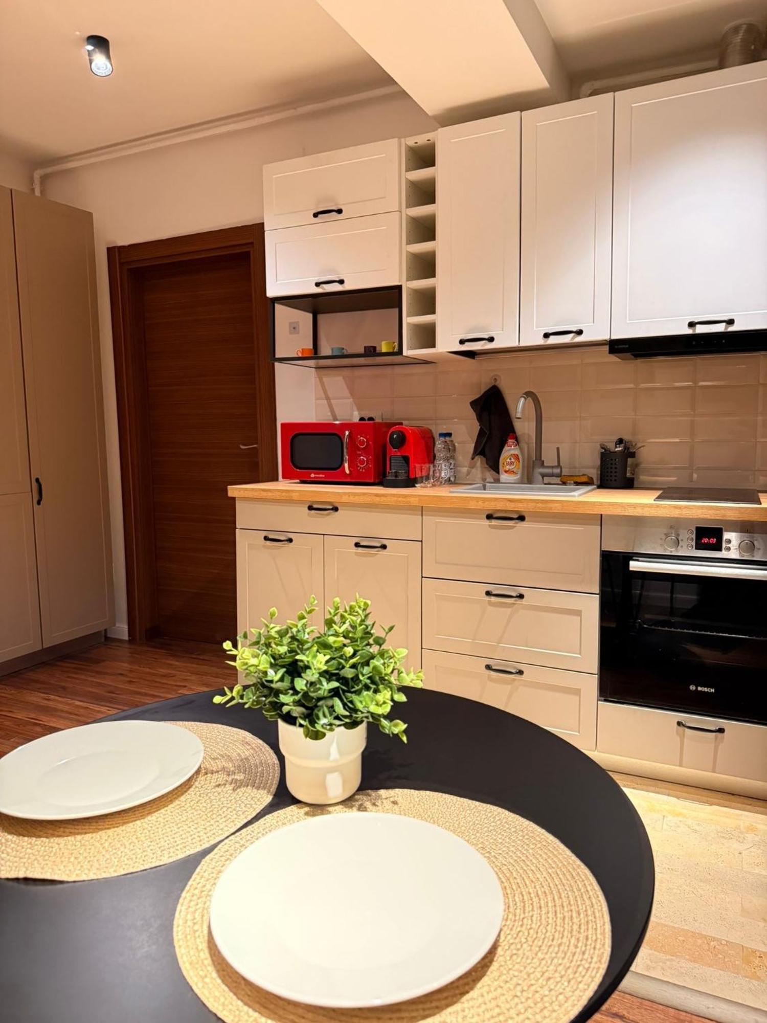 Cozy Apartment With Self Check-In Near Promenada Mall And Verdi Park Бухарест Екстер'єр фото